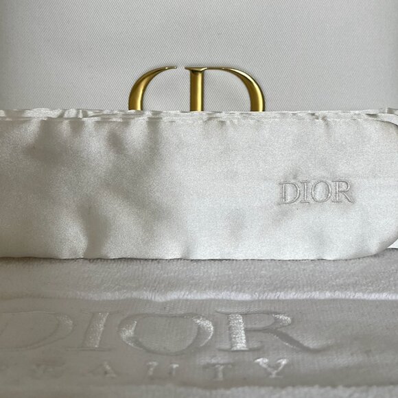 Dior Beauty White Vanity Case+ Spa Headband, Towel and Scrunchie Limited Edition - Picture 5 of 12